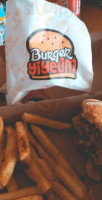 Burger Yiyelim inside