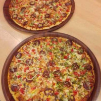Pizza Lazza food