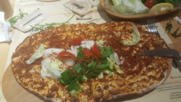 Dayı Kürek Lahmacun inside