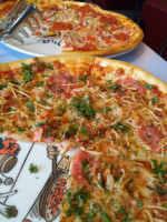 Донна Пицца Семейная пиццерия food