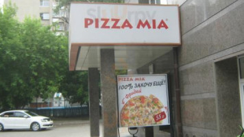 Pizza Mia outside