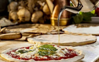 Pizza Italiana Gustosa food