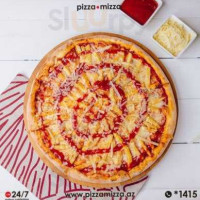 Pizza Mizza Elmlar food