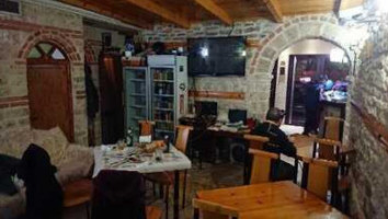 Hani Kikes Restaurant Bar inside