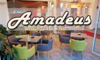 Amadeus Pizzeria Pasticceria Coworking inside