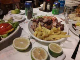 Yparho Tavern food