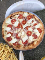 Alfredo's Pizza food