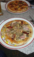 Pizza Tábor food