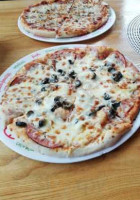 La Pizzeria Luppo food