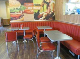 Bamba Marha Burger Oktogon inside