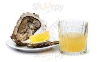 Pacific Oyster&wine food