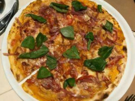 Pizza- Rimskiye Pekarni food