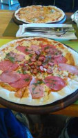 Don Yapon Pizzeria food