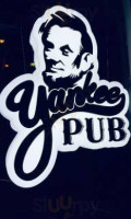 Yankee Pub inside