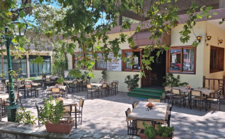 Tavern Drosopigi Velonis Panagiotis outside