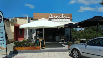 Amelia Coffee Breakfast outside