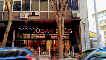 Judah Club Skg outside