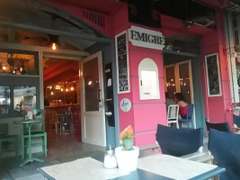 Emigre Cafe Thessaloniki inside