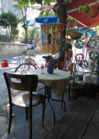 Luz Cafe Shop inside