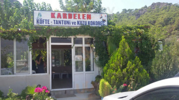 Kardelen Köfte Kuzu Kokoreç Tantuni inside