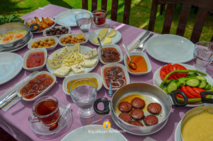 Reyhan Kir Bahcesi food