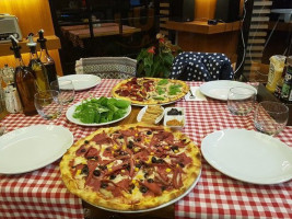 Pizzeria Capra food