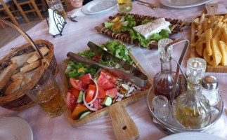 Taverna Ura E Sulovës food