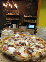 Sotto Pizza food