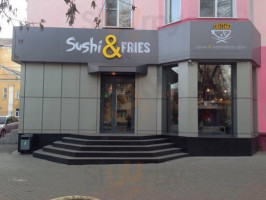Sushi&fries outside