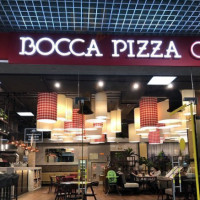 Bocca Pizza outside