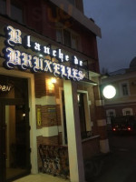 Blanche De Bruxelles outside