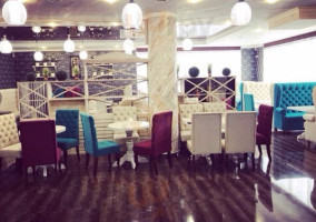 Tashir Resto inside