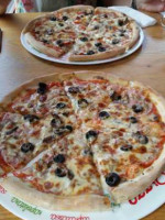 La Pizzeria Luppo food