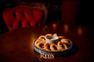 Red's Pub food