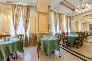 Reggiano Restaurant inside
