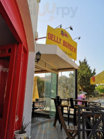 Delly Burger outside
