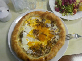 Gresta Pide food