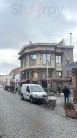 Papağan Çiğ Börek Salonu food