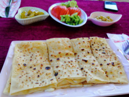 Zeytin Gözleme food