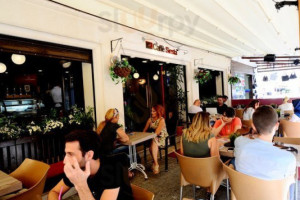 Caffe Siesta Nalbantoğlu inside