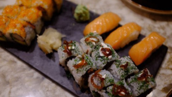 Orōro Sushi food