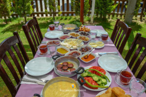 Reyhan Kir Bahcesi food