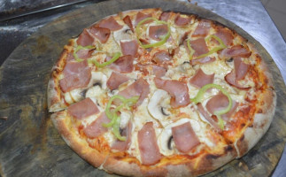 Pizza Luciana food