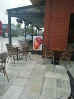 Gloria Jean's Coffee outside