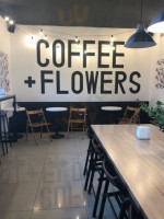 Flwrs Cafe. Цветы и кофе inside