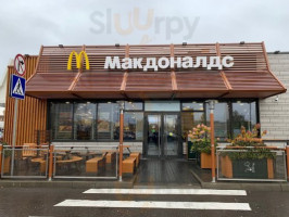 МакДонадьдс outside