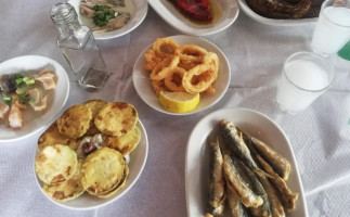 Καφέ ουζερί Το Κεντρικό food