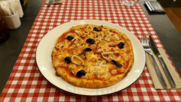 Tarantella Pizza food