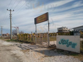 Atölye 17 Cafe Restoran Geyikli Kahvaltı Kahve Hamburger Pizza Waffle Bozcaada outside