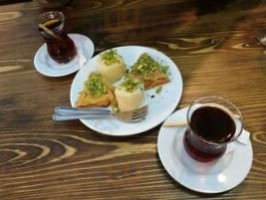 Salloura Oğlu حلويات و مطعم سلورة food